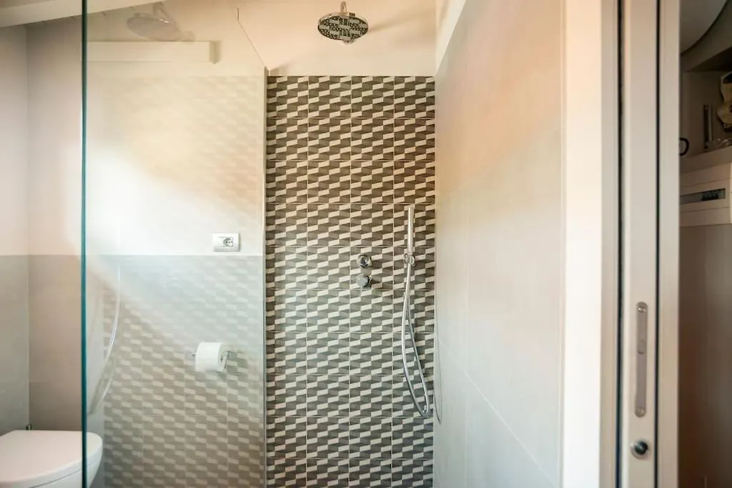 מילאנו Terrace Suite 0*,  איטליה